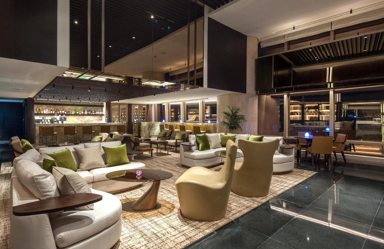 Lotte Hotel Hanoi Eksteriør billede The lounge at the airport